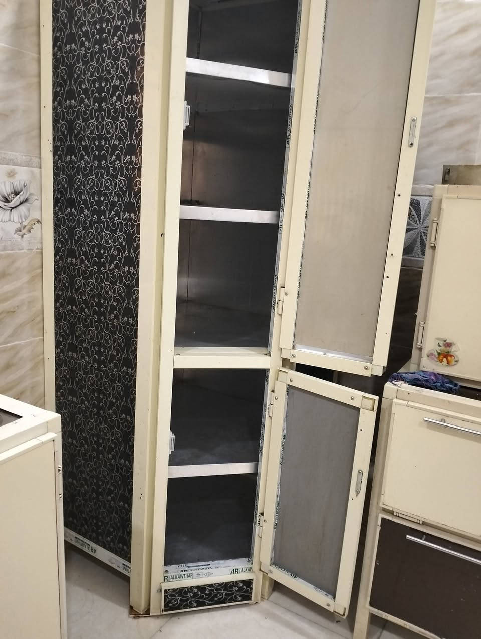 السلام عليكم كاونتر للبيع 4قطع الكاونتر مترين ومعلق مترين والسنك متر والزاويه كبيره ب550 مكاني ناصريه مركز


**إذا كنت صاحب هذا الإعلان وتريد حذفه لأي سبب، رجاءا أرسل رسالة إلى الدعم الفني**