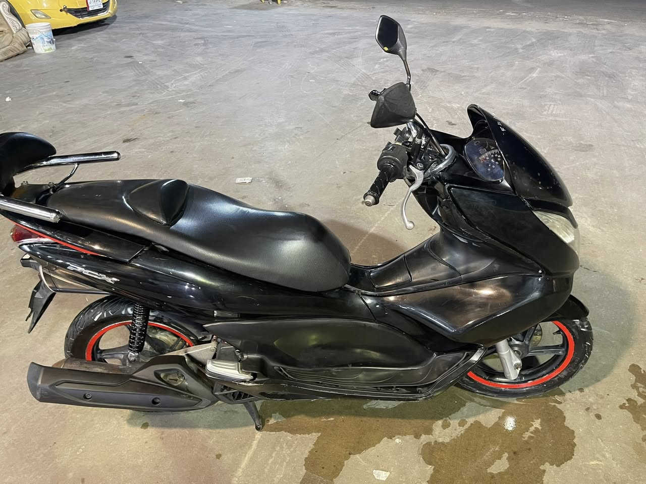 سلام عليكم pcx جيل اول محرك 125 مكفول كفرات بلاديه  كهربائيات كلها شغاله دراجه خير من الله ما ناقصها شي تجي بعينك وتشوف السعر مليون و 250وبيها مجال للشراي *********** واتساب هم موجود
