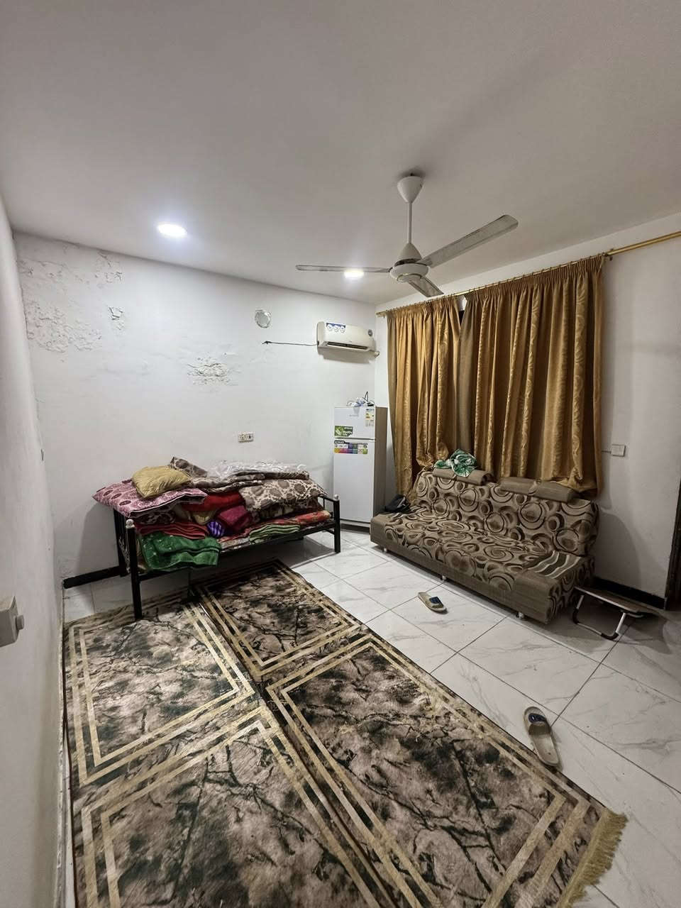 مشتمل للبيع 50 م واجهه 5 في 10
يحتوي على غرف نوم عدد 2 + صالة 

ومطبخ وخدمات ومناور📍حي الجهاد الامن الوطني مجاور ديوان الأصيل 

السعر جدا جدا مناسب 

 الاستفسار ***********
