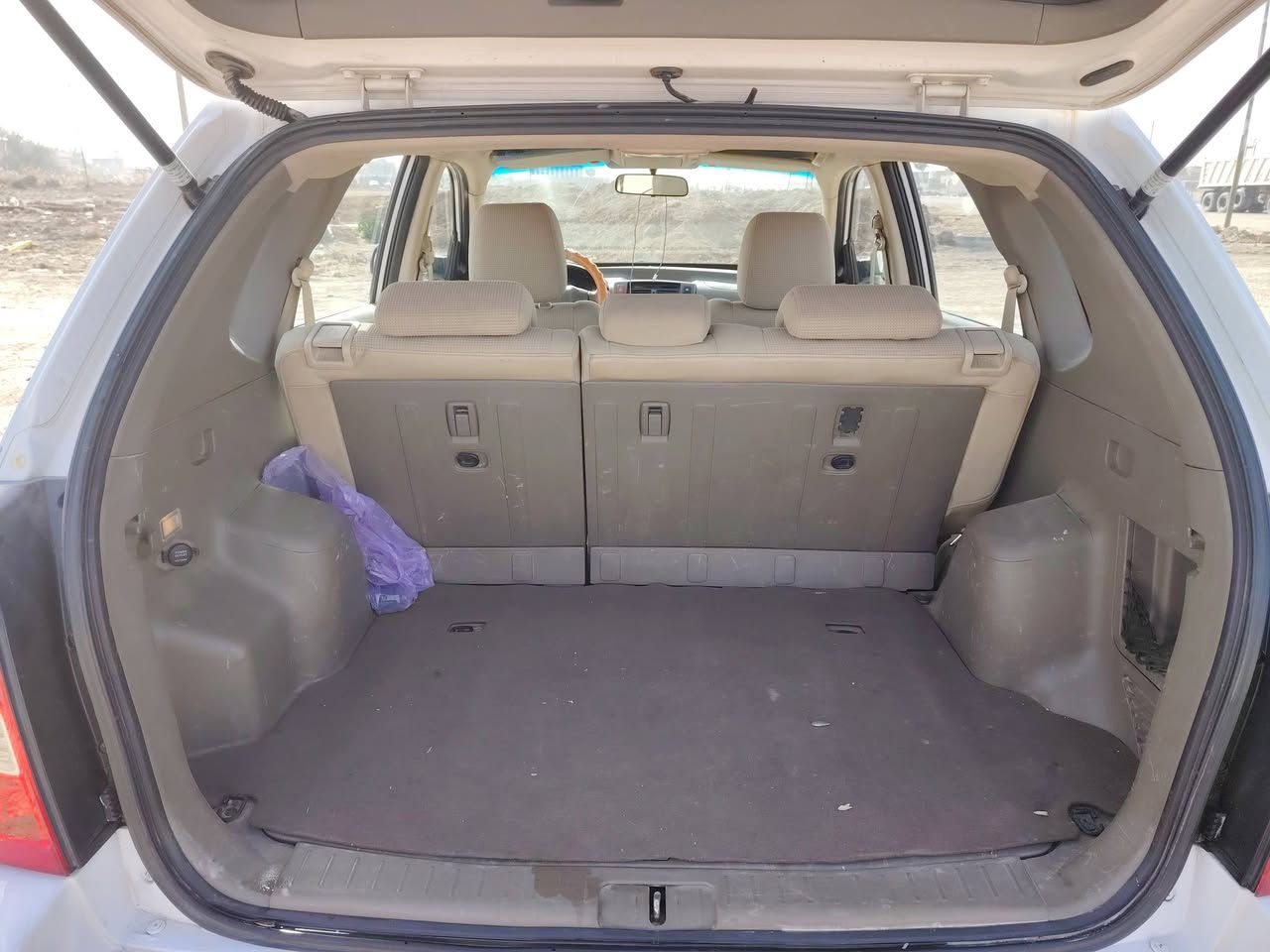 السلام عليكم توسان مديل ٢٠٠٨ خليجي مكينة ٢٠٠٠ بلاد نضيفة بغداد بيهه ٣ قطع صبغ بدون دواخل السعر ١٠٠ وبيهه مجال مكان ديالى بعقوبة اتصل ***********
