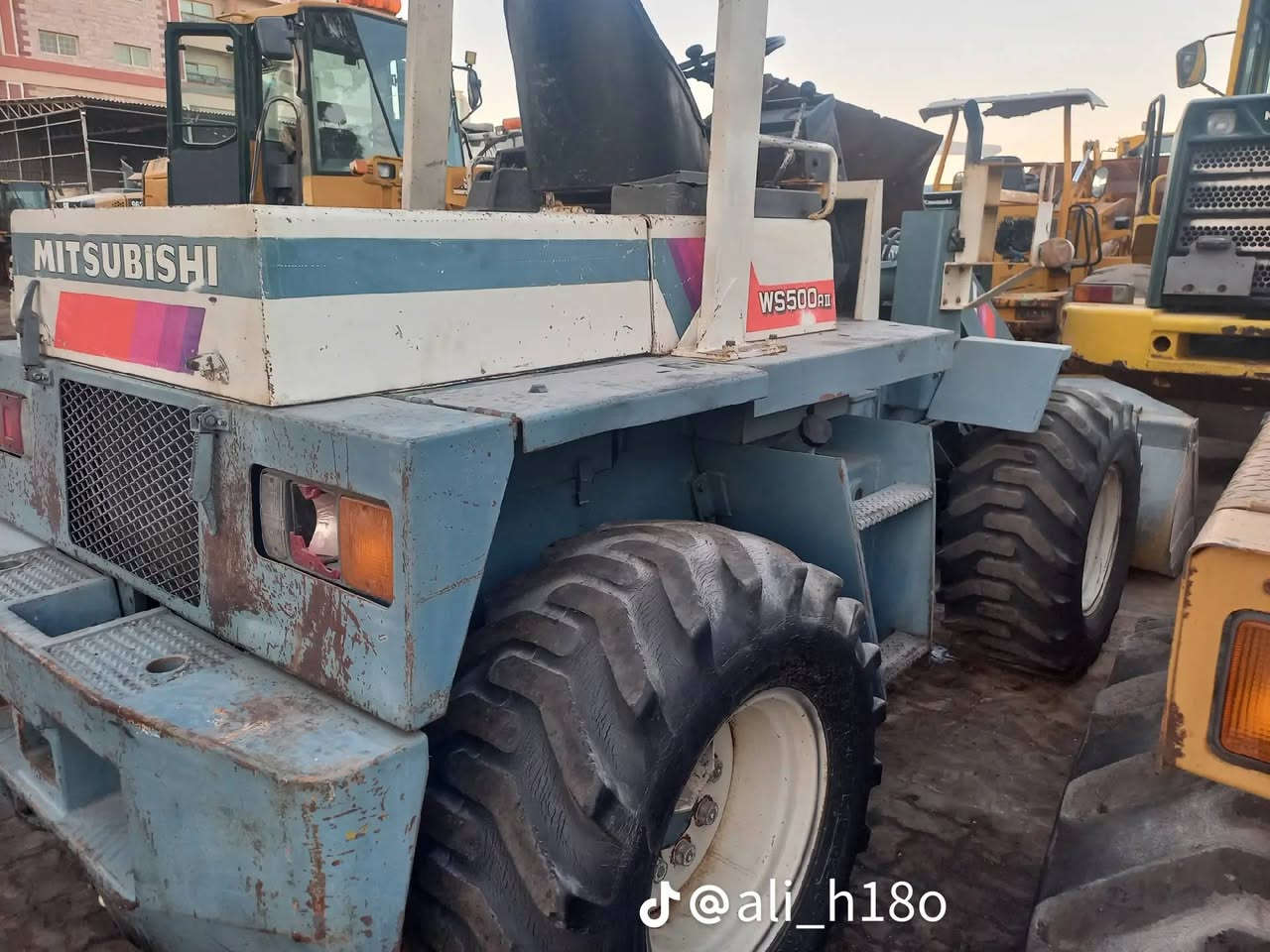 متوفر داخل شركت بيت الحرز
MlTSUBlSHl
محرك 4 سلندر 
حجم 500Ws

نضافه / 95% 

الاستفسار/ *********** علي الحرز
