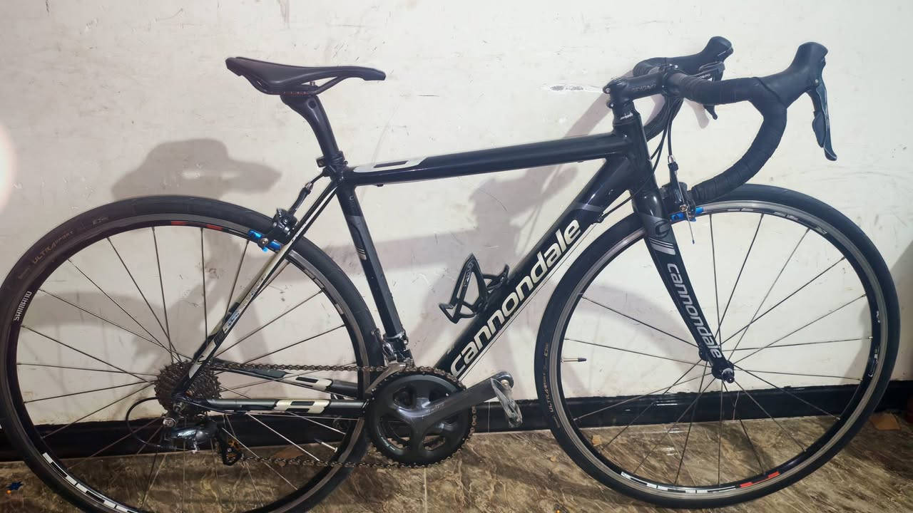Cannondale CAAD8 2014 🦅🇺🇸
كانندل كاد 8 
قياس فريم 51- 50 المنيوم ماشة كاربون
الوزن : 8.6kg

- كروب سيت تياغرا 4700 كامل 10x2
- طواكات سورا 3000 فحمات احترافية 
- بوري سرج و سرج كاربون فايبر kocevlo
- ويالة Shimano R500 مزودات ب بطيخات رود 4 بنط بولبرن طرب

- دراجة ادامة كاملة من كل نواحي
- زنجيل kmc جديد 
- دشلي ztto جديد
- تايرات جديدة كتان كونتينتال Ultra sport
- دشالي عكرب جديد
- جلدات شفتر جديد Shimano
- وبوليش وادامة لكل محاور الدراجة مسوي 

الدراجة نظيفة وكل شي بيها جديد فقط البوري الفوك جواه اكو شخوط ومغلفه تغليف سيارات مايبين اصلا بس للتنويه 

السعر : 550 الف وبيها مجال 
مكاني : ديالى - بعقوبة - متوفر توصيل
الرقم : واتساب ***********
