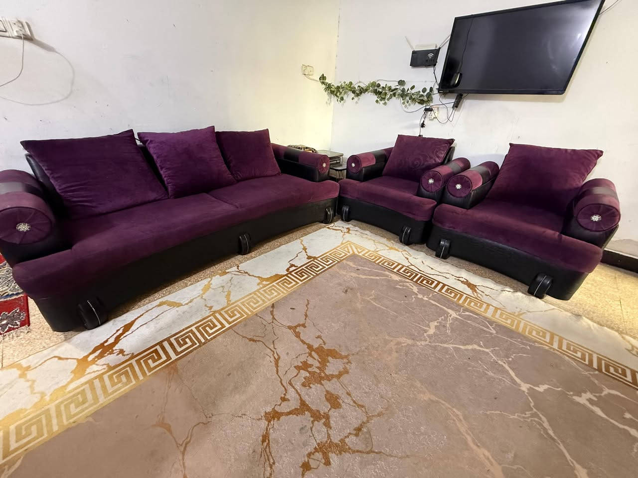 تخم قنفات للبيع ١٠ مقاعد كما موضح بالصور سعره ٤٥٠ العنوان ناصرية الإسكان الصناعي النزلة الثانية قرب الكندي
***********
