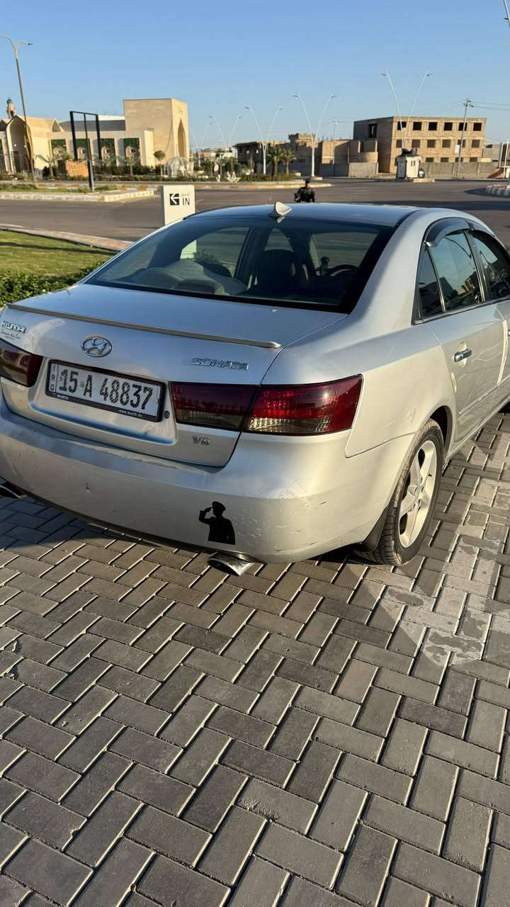 ╔══════════╗
║  ✨ SONATA 2007 V6 ✨  ║
║   سيارة مال جناي    ║
╚══════════╝

▌ ليش تشتريها؟
لأنها مو بس سيارة... هاي راحة واعتمادية
محرك V6 3.3L - عزم وقوة
مصبوغة حزام 
ممشى 195 ألف كم بس - وقابل للزيادة
بعدها بعز شبابها 😳

▌ المواصفات اللي تفرق:
☀️ فتحت سقف
📺 شاشة اندرويد - كلشي بيدك
💡 زنون عالي/ناصي - طريقك يصير نهار
🔊 سماعات عاليات - مزاجك يصعد
🪑 داخل شامواه - فخامة ونظافة
❄️ تبريد ثلج - الصيف ما يأثر بيك

▌ كلام من الاخير:
🔧 مكينة وكير؟ افحص وين ما يعجبك وين ما تريد
📝 السيارة باسمي - تحويل مباشر
📅 سنوية 2029

💎 السعر: 95 ورقة - وبيها مجال
بس للشراي اللي يعرف قيمتها

🔄 ترهم مراوس: النترا كورولا
الفرق حسب النظافة والموديل

📍 الفلوجة - الانبار
📞 للاستفسار: *********** - واتساب متاح
