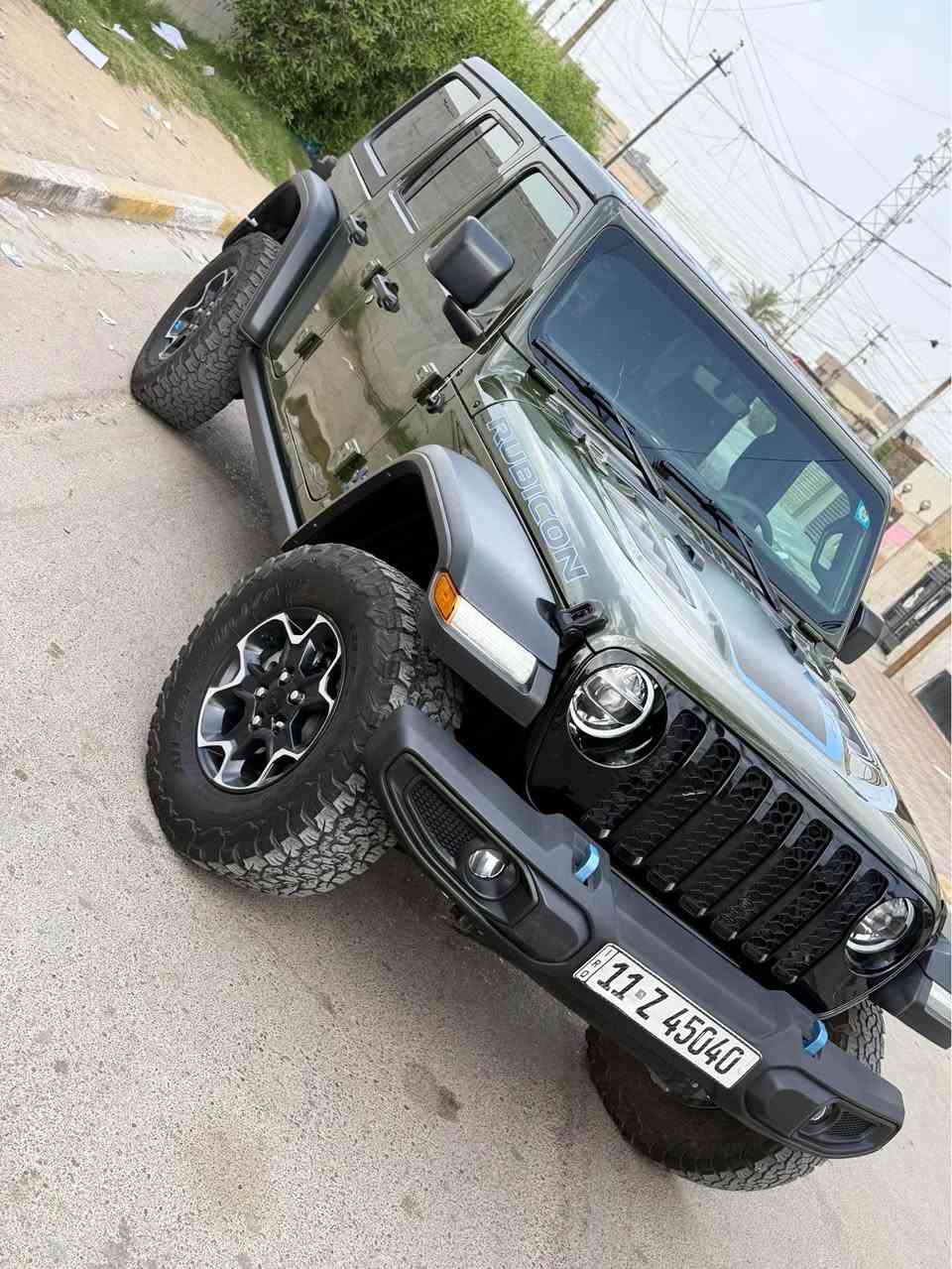 السلام عليكم  شباب جيب هايبرد  (رابيكون) اعلى فئه 
‏ Jeep RUBICON 4Xe 2.0L 4
                        
موديل 2023 لون مميز زيتوني و اسود

 حجم المكينه : 2000  تيربو + هايبرد + بلك ان 

المسافه المقطوعه :  17 الف مايل

الحادث :  حادثر صعه بالبنيد و باب السكن   الحافه مالته فقط بيه صبغ على كدهن.   

حالة اليرباك : دركه فقط طاك

#المواصفات

معروفه مواصفات رايبكون 
قماره تتفصخ تصير كشف
3 انضمه بانزين هاي برد و كهرباء
لايت زنون اصل
بك لايت زنون اصلي
سستم صوت الباين
فندر عالي
فور ويل 4X4 لو كير
شاشه كبيره كاربلي
حساسات اطارات
كامره خلفيه
كشنات تدفئه
استيرن تدفئه
قفل اكسل امامي خلفي
تايرات فالكون

#السعر : 280$ وبيه مجال

مكان السياره : بغداد الزعفرانيه
☎️*********** بيه وات ساب 
راسلني وات ساب ادزلك صور الحادث بغداد, العراق
