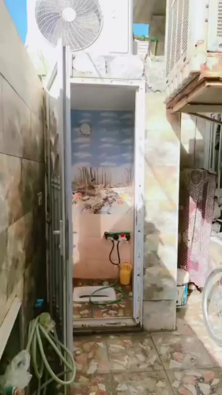 سلام عليكم دار للبيع  الواجهة 5 و النزال15  حي أور منطقة الغرير بشارع  ابو غسان المختار بل بداية  قرب ملعب ألقليم بناء حديث  رقم الهاتف ***********
