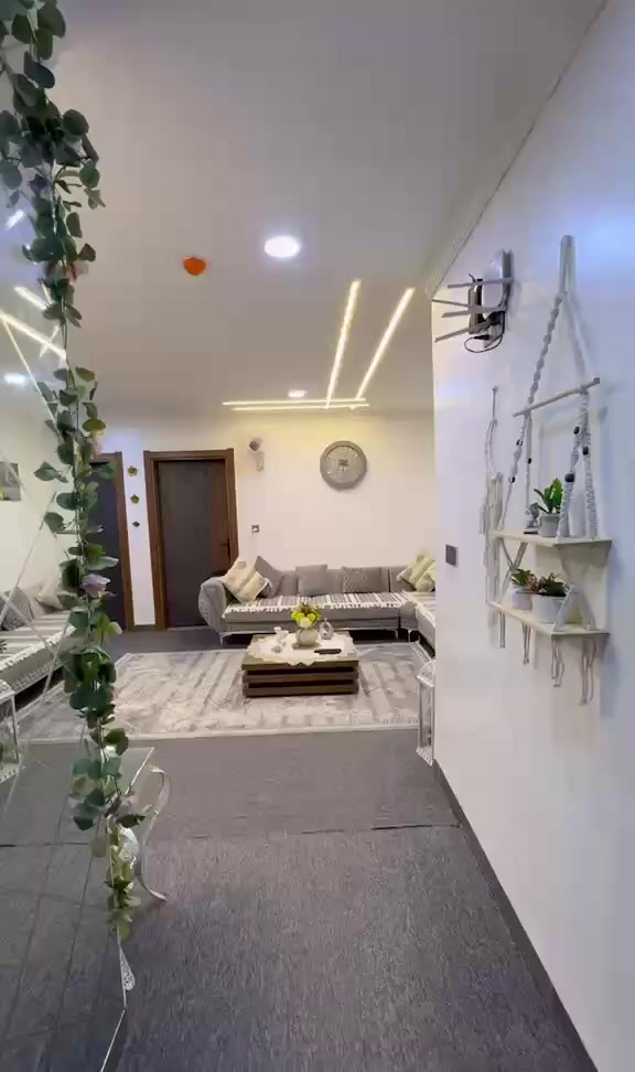 شقة للبيع في مجمع الشروق

🪧نوع العقار : شقه سكنية طابق 8

📍العنوان : مجمع الشروق 

📐 المساحة : 132م

📋التفاصيل: غرفتين +حمامات عدد2 

 صاله .استقبال .مطبخ كاونتر  كامل فصال تركي 

كاونتر كامل فصال تركي 

جدران الاستقبال مغفله بورق جدران تركي 

تغليف جدران الهول بديل الخشب +مرايه 

السقفوف ليدات اناره شمسي  

الحمامات وحده شرقي والثانيه غربي 

الشقة محدثه ديلوكس 

للاستفسار اكثر والتواصل 

الاتصال عل رقم 

‭0773 411 3016‬
