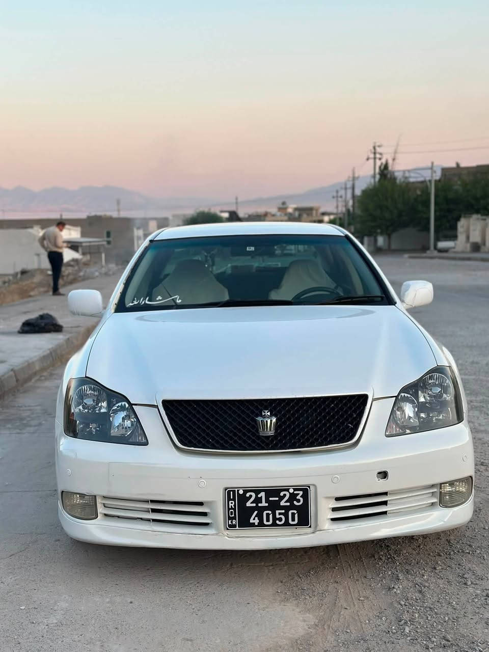 بەناوی خوای گەورە و میهرەبان 
Toyota crown 
2005 
182 

کۆدم بۆ کردوە 
 بڕاوەیە سەیارەکە ۳ دوگمەیە ناو ڕەشە جڵد نیە بۆیاخ کەڤەر گۆڕاو دەحم و لێدراو بە شەرت بەس شوێن موسەکانی بۆیاخە كامل مەسرەف کراوە شوێن بڕاوەکەشم لەعیم کردۆتەوە یەک دینار مەسرەفی تێدا نیە تا بڵێ سەیارەکە جوانە  
سعری 52 وەرقە و مەجالێکی زۆر کەم 
***********
