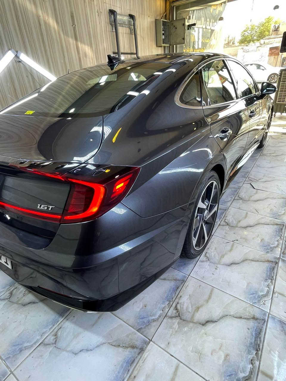 السلام عليكم. 
سوناته موديل 2021 للبيع او المراوس
اللون رمادي مميز
الحادث سطحي الجاملغ الايمن الامامي مصلح ومصبوغ والبنيد مبدل ومصبوغ فقط بدون دواخل ايرباك ستيرن طاك وارجع سستم الشاصي واللغد مكفولاة 
المواصفات 
محرك 1600تيربو 
الكير نضام DCTدبل كلج 8نمر عادي اوتو
اربع انضمة قياده
بصمة تشغيل 
بصمة ابواب لمس
كشنات جلد+كنتار
الكشن الامامي تدفئه
كشن السائق كهرباء
تحكمات ستيرن فول
تشغيل عن بعد
اشاير بالمري
نقطه عمياء
رادار امامي 
رادار خلفي ل
رادار جانبي
تحديد مسار
شاشه 
كامره خلفيه دواره
شاشه ديجتال متغير 
ويل كب رياضي حجم 19N
شفتات بالستيرن
شحن لا سلكي
قطعتين تبريد
تبريد بيانو
مثبت سرعه 
تحديد مسار
سايد بريك بصمه
ترحيب عنده الاقتراب
تدعم نضام car play+android auto
نضام الملاحه
اوتو هولد 
قياده ذاتيه
نضام ABS
حساس اطارات
سعر 155 وبي مجال 
ملاحظه سياره عليه منضومة غاز و تكدر تلغي  ويرجع الوضع طبيعي بلادي 

السياره ماشيه 98000كيلو وليس ميل
الموقع/بغداد/الغدير 
للاستفسار/*********** بغداد, العراق
