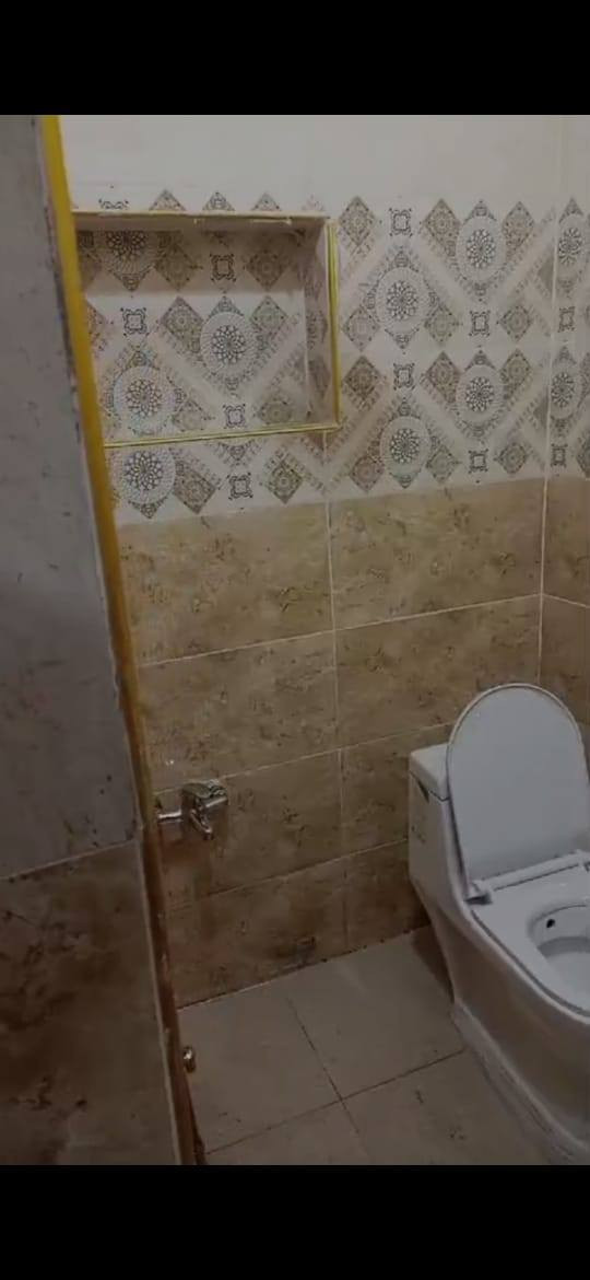 السلام عليكم بيت 100 مساحته لأيجار فوك البيت يوجد مؤجر بيت في مدخلين اسقبال حولي مطبخ غرفت نوم حمام مشترك توليت خارجيه عنوان البيت كفأات وره شيخ سردي ثالث فرع رقم الهاتف *********** اتصال واتساب
