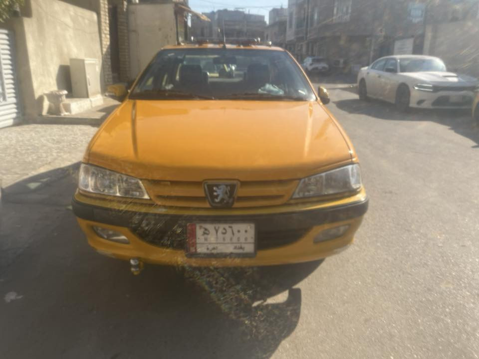 سلام عليكم بيجو بارص 2018
سياره ما بيه اي نقص 
هيئه مصفره 
محرك 1800 
تبريد ثلج  
كشنات عل وضع الشركه 
تايرات تخم جديد 
ستفسار عل ‭0770 898 8763‬
