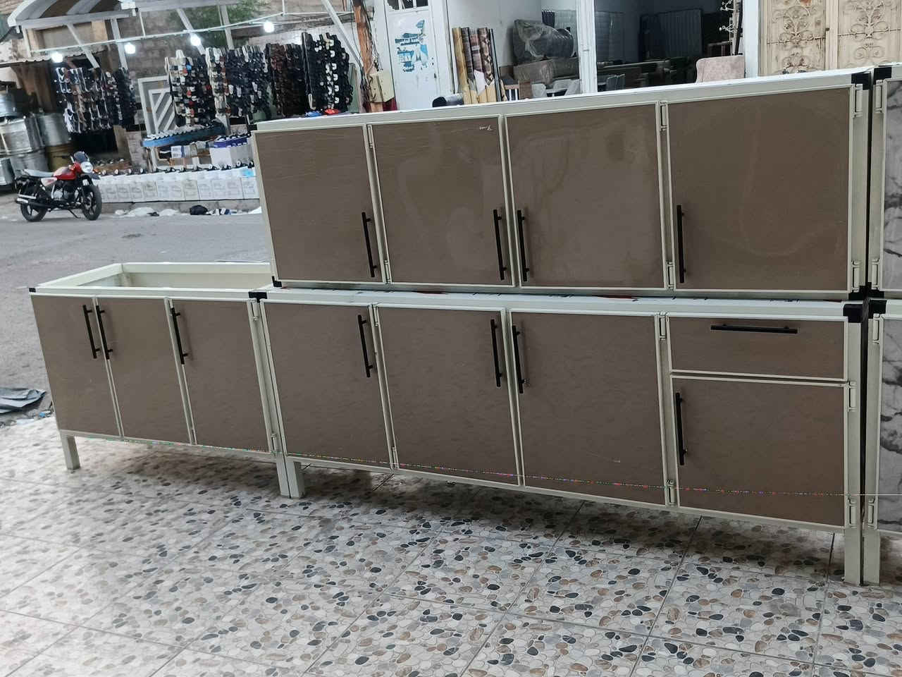 سلام عليكم ورحمت الله وبركاتة تم وصول وجبة جديدة من الكاونترات الجديدة في مزاد اياد ال سعيد الدهلكي  ومتوفر جميع القياسات انشاء الله ومستعدون لشراء جميع الغراض المنزلية المستخدمة العنوان بلدروز شارع المسعودية مقابيل معرض اسطنبول ‏‪***********‬‏
