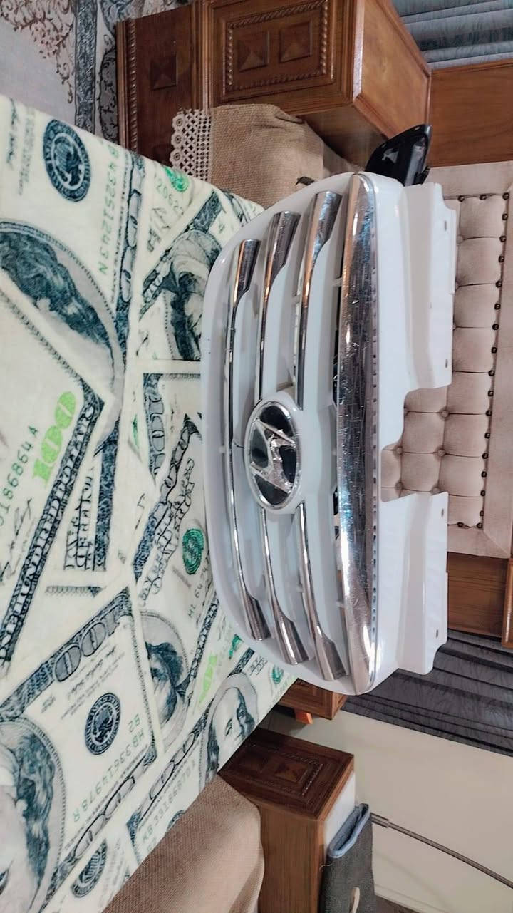 السلام عليكم ورحمة الله وبركاته للبيع شباك امامي السياره النتره الشكل المقدس
السعر بلاش خاص السفسار على الارقام التالي 
***********
***********
