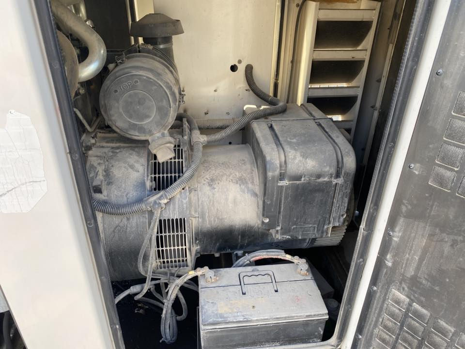 السلام عليكم مولد بيركنز 50 كيفي كاتم انكليزي اصلي المولد مشتغله 2900 ساعه مولد لاتبخير ولا تنقيص العنوان الناصرية رقم ***********
