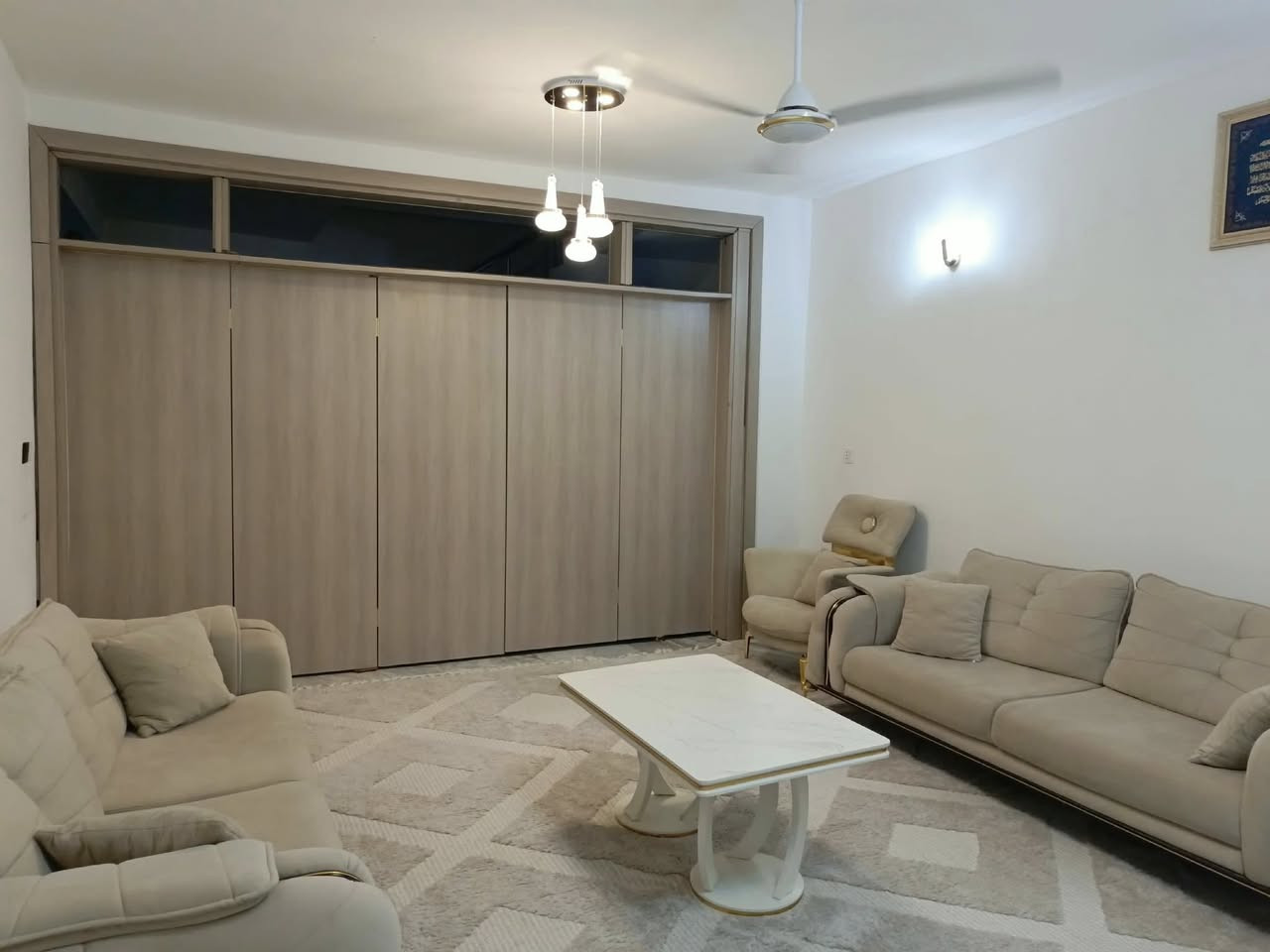 فرصه استثماريه وسكنيه 
دار بالاقساط 
موقع ركن على حديقه 
مجمع السلام 
السعر الكلي 200
مقدمه 92
والباقي اقساط كل شهر750
بدون كفيل 
مساحه 200م
***********
