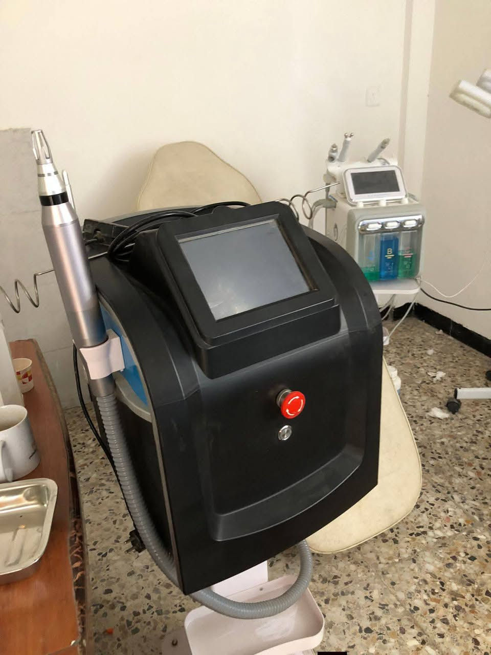 جهاز ازالة الشعر بالليزر كانديلا الثلجي الاصدار الجديد
مستعمل قليل جدا 
يعمل على تبيض المنطقة بشكل بسيط ويعالج جلد الاوزة 
الفرق من اول جلسة 
للبيع مع اجهزه اخرى للاستفسار الاتصال على الرقم ***********
