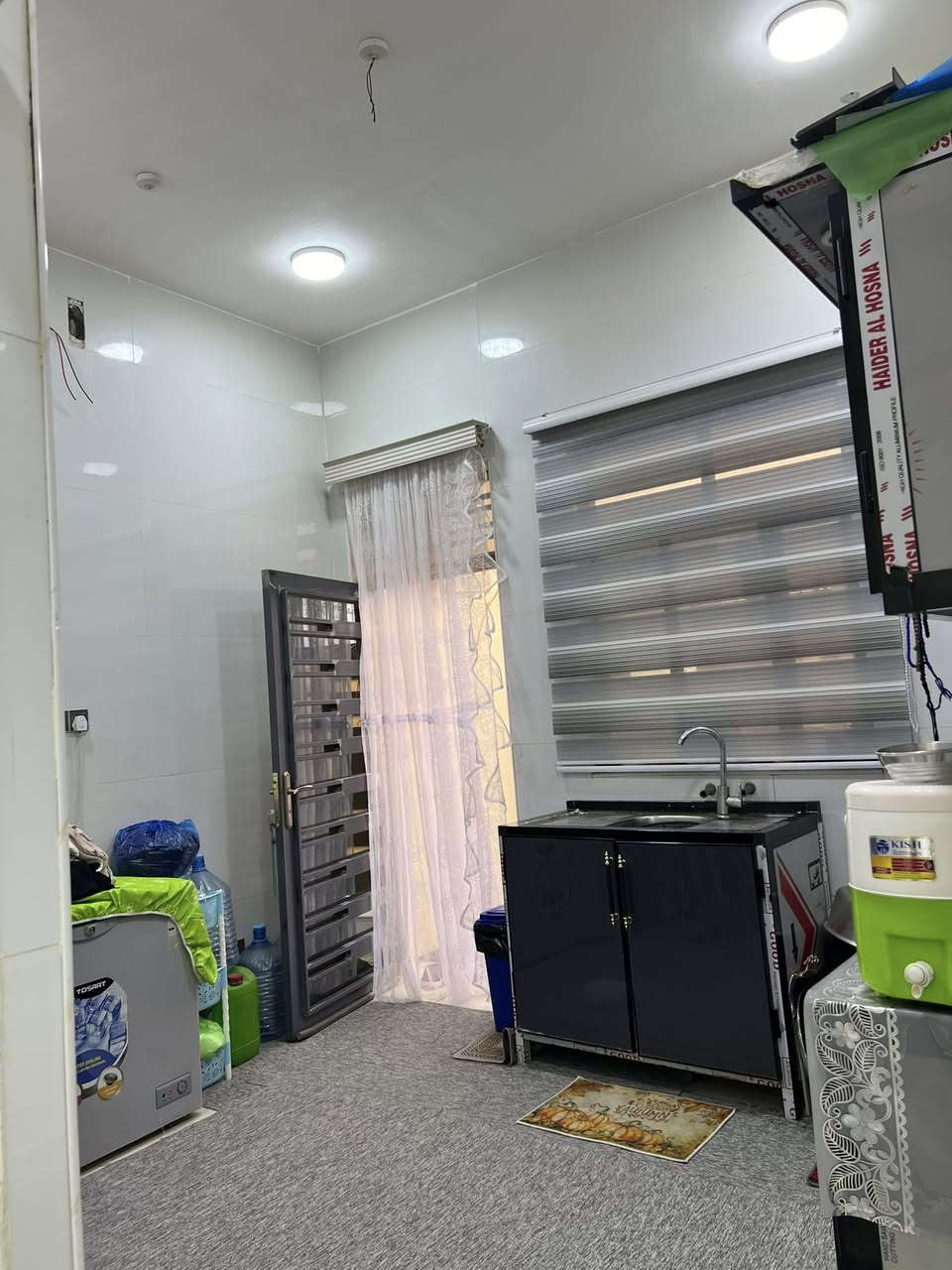 سلام عليكم تفاصيل البيت ناصريه قرب جامعة ذي قار  الصخين على الحولي (زراعي)
بناء طابوك +صب كونكريت سقف + رباط ارضي  
غرفه 1 نضام سويت +غرفه 2 نضام منور + صاله + حمامات داخليه + خارجيه+منور + مطبخ + استقبال 
المساحه 150 متر + الجداري كله لوح + الارضي بورسلين بيبان وشبابك تفصال تأسيس ماي مجاري سمارت بيت كلش مرتب ومتعوب علي كافة الخدمات متوفره 
بوري الماي بلباب المدارس مسافة دقيقتين ثاني بيت ع الحولي شارعه مفروش سبيس 
البيت كامل مكمل الاستفسار بيع مستعجل *********** البيت فول مواصفات جاهز للسكن
