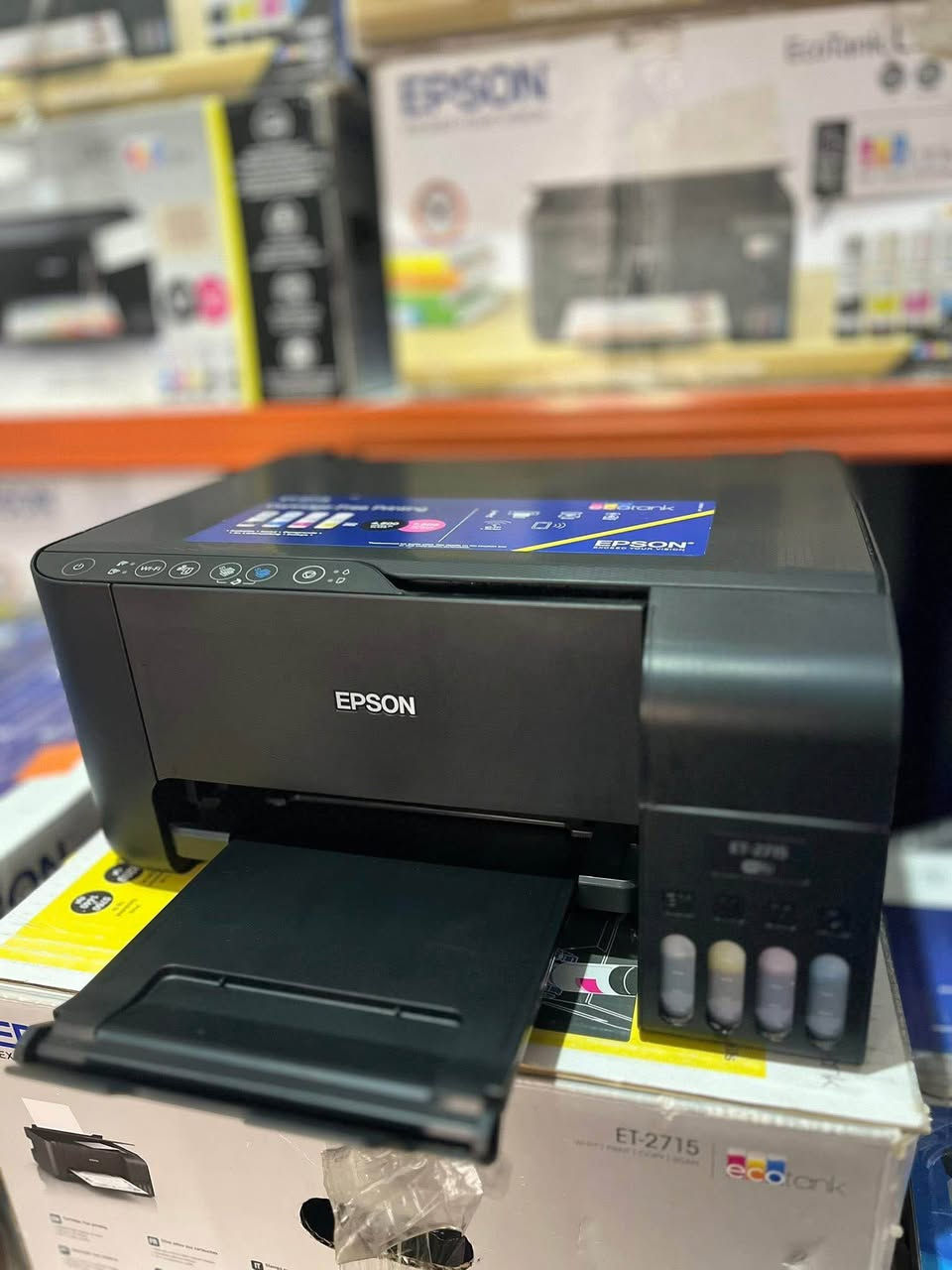 السلام عليكم طابعه ايبسون موديل  2715حقن خارجي وايفاي اسكنر طباعه من الموبايل مباشر سحب صور بدقه عاليه الطابعه نضيفه جدا مستعمل بلخارج الطابعه سعرها 150الف مكاني موصل *********** موصل, نينوى

