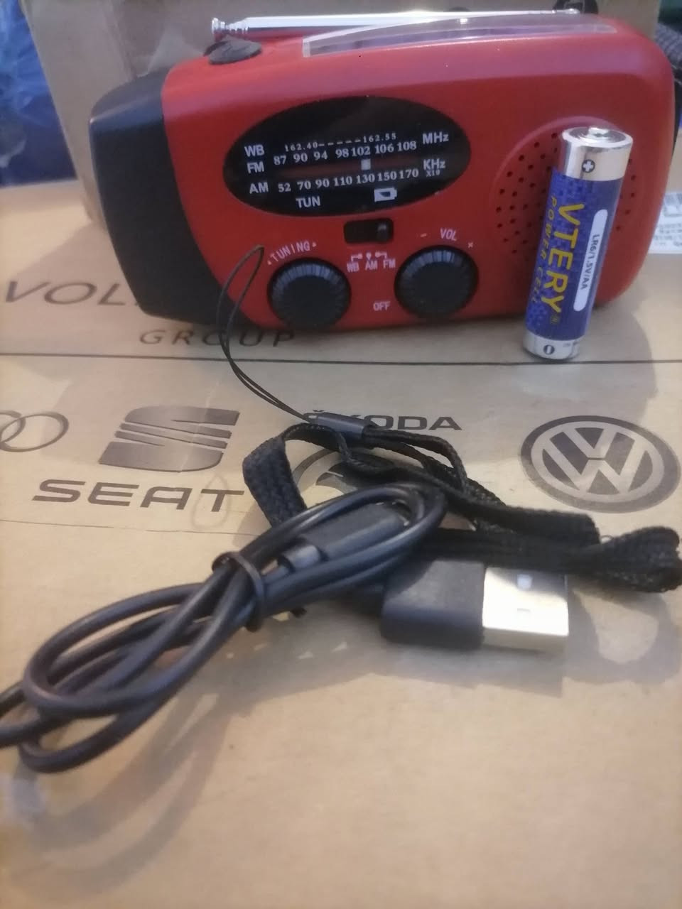 السلام عليكم من رخصة الأدمن 
راديو الطواريء،  متعدد الاستخدام والشحن  كوالتي عالي تصميم حديث


**إذا كنت صاحب هذا الإعلان وتريد حذفه لأي سبب، رجاءا أرسل رسالة إلى الدعم الفني**