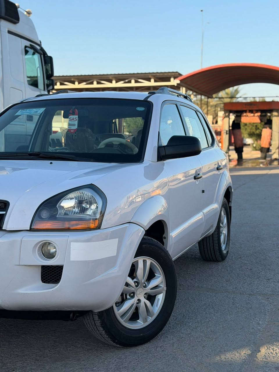 السلام عليكم
توكسان 2009 خليجي 

رقم اربيل لماني بسم كردي 

تريد تحويل وكاله تدلل 

السسياره مكفوله من التبديل ولضربه والصبغ حته

الدعاميات مكفولات شرط عل السونار

تفحص 

مكينه 2000 

حداديه جديده 

داخل لونين 

تخم تاير صارله اسبوع 

السياره جاهزه 

مابيها كل نقص 

مكانها حله  سعرها 124 

***********
