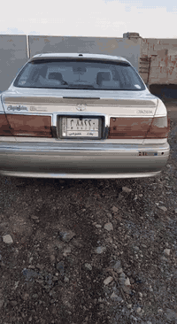 أسلام عليكم ورحمة الله وبركاته ملكه كراون موديل 2001
1-السياره مكفول من كلشي 
2-كرستال اصل 
3-اربع دكم اصل شاصي71
4-اربع كشنات كهرباء 
5-مرايه شفط وهيتر رقم مميز تحويل ثاني يوم المكان بغداد الرصافه الثانيه السعر165وبيه مجال  (***********)
