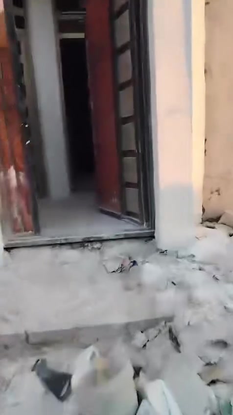بيت زراعي سند 25 مساحه 65 طابقين كامل خلف بانزيخانه العبيدي منطعه حي الحسين السعر 80 بي مجال  *********** مكتب دلاليه بركات الحسين
