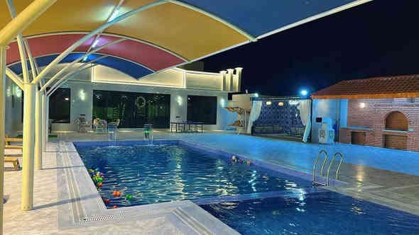 #اعلان_بيع__منتجع__حديث

لمن يهتم بالاستثمار في عالم المنتجعات السياحية 

منتجع VIP  بناء 2025 في قضاء بلد
مساحته 1250 متر و الواجهة 20 و النزال 70 و يقع على الشارع العام للمنتجعات السياحية 

و يحتوي على :

1️⃣ حوض سباحة كبير بمساحة 6x12 و عمق 185
2️⃣ حوض سباحة صغير 3x3 و عمق 90
3️⃣ حديقة كبيرة بمساحة 400 متر مربع
4️⃣ صالة استراحة كبيرة مؤثثة بالكامل
5️⃣ غرف نوم عدد 2 مؤثثة بالكامل
6️⃣ مطبخ كبير مؤثث بالكامل
7️⃣ شوايات و مناقل لجميع المشويات
8️⃣ مراجيح و العاب للأطفال (آمنة و رائعة)
9️⃣ مجموعة صحيات داخلية و خارجية عدد 3
🔟 يتوفر ألعاب البليارد و المنضدة و الفيشة
✅نظام كاميرات خارجية 
✅ جلسة عربية رائعة جداً
✅ تحتوي المزرعة على كراج يتسع لـ 8 سيارات
✅ الصالة و الحديقة مجهزة بنظام صوتيات
✅ المنتجع مجهز بمكيفات بالكامل
✅ يحتوي المنتجع على مولد 80 كيفي و خط وطني جاهز 

العنوان: قضاء بلد - شارع الامام - مدخل رقم 3
تبعد 2 كيلو متر عن مرقد السيد محمد 

للاستفسار الاتصال على الرقم التالي

‭0773 715 0345‬
‭0782 834 5606‬
