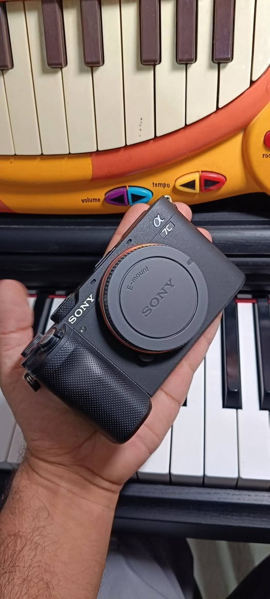 كاميرا Sony A7C
عدسة Sigma 24-70mm F2.8
كارتون الكاميرا الأصلي
كارتون العدسة الأصلي
جنطة الكاميرا
جنطة العدسة
شاحن الكاميرا
شريط حمل الكاميرا الأصلي
تواصل خاص او واتساب
***********
