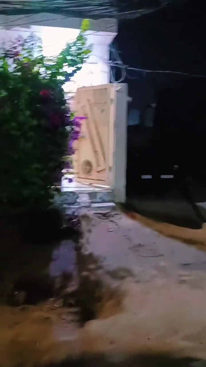 بيت للبيع مساحه 100متر  كافه خدمات
يحتوي على استقبال او مطبخ او صاله او غرفه و حمامات وخلفي ومنور بيت مرتب بناء جديد طابو سند 25 مكان كربلاء حي رشديه سعر 48بي مجال استفسار. اكثر ***********
