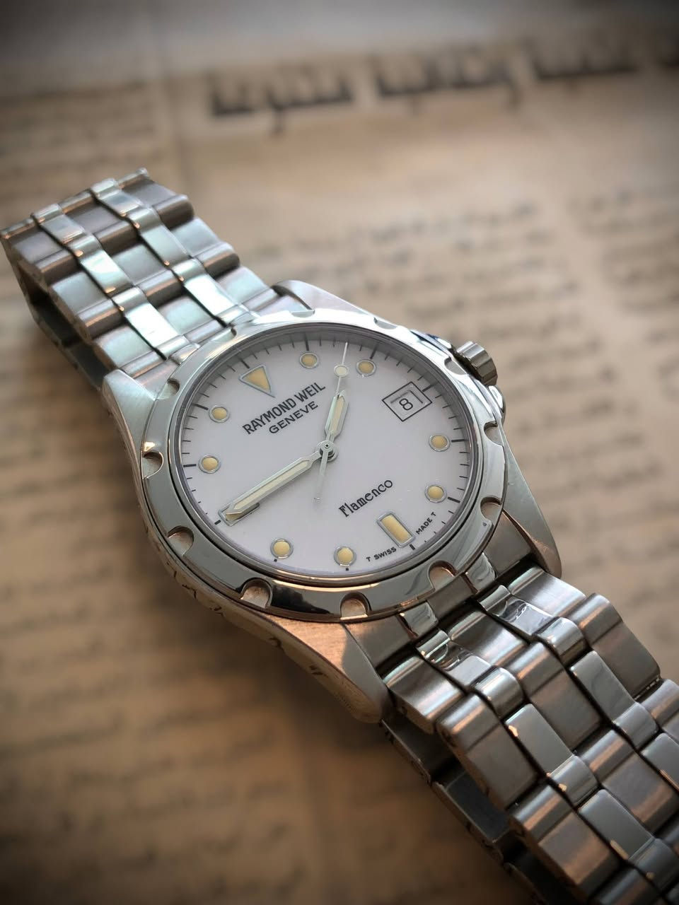 رايموند ويل سويسري اصلي 🇨🇭🇨🇭🇨🇭🇨🇭موديل فلامينكو
ساعة غير مستخدمه مخزنة مع علبتها الاصليه وكارت الضمان وباقي التفاصيل 
نظام كوارتز // اميال وارقام لامينوس // الوقت موس // القطر 36 // السمك 3 تعتبر ساعة قشطة // منفذ تأريخ يومي // القطعة بعدها بالستيكر والرقم التسلسلي بالظهر ورقم الموديل و هو نفسه الي بكارت الضمان اذا تحب تقارن . 🇨🇭السعر خااص لطفااا🇨🇭
يتوفر توصيل لكل المحافظات


**إذا كنت صاحب هذا الإعلان وتريد حذفه لأي سبب، رجاءا أرسل رسالة إلى الدعم الفني**