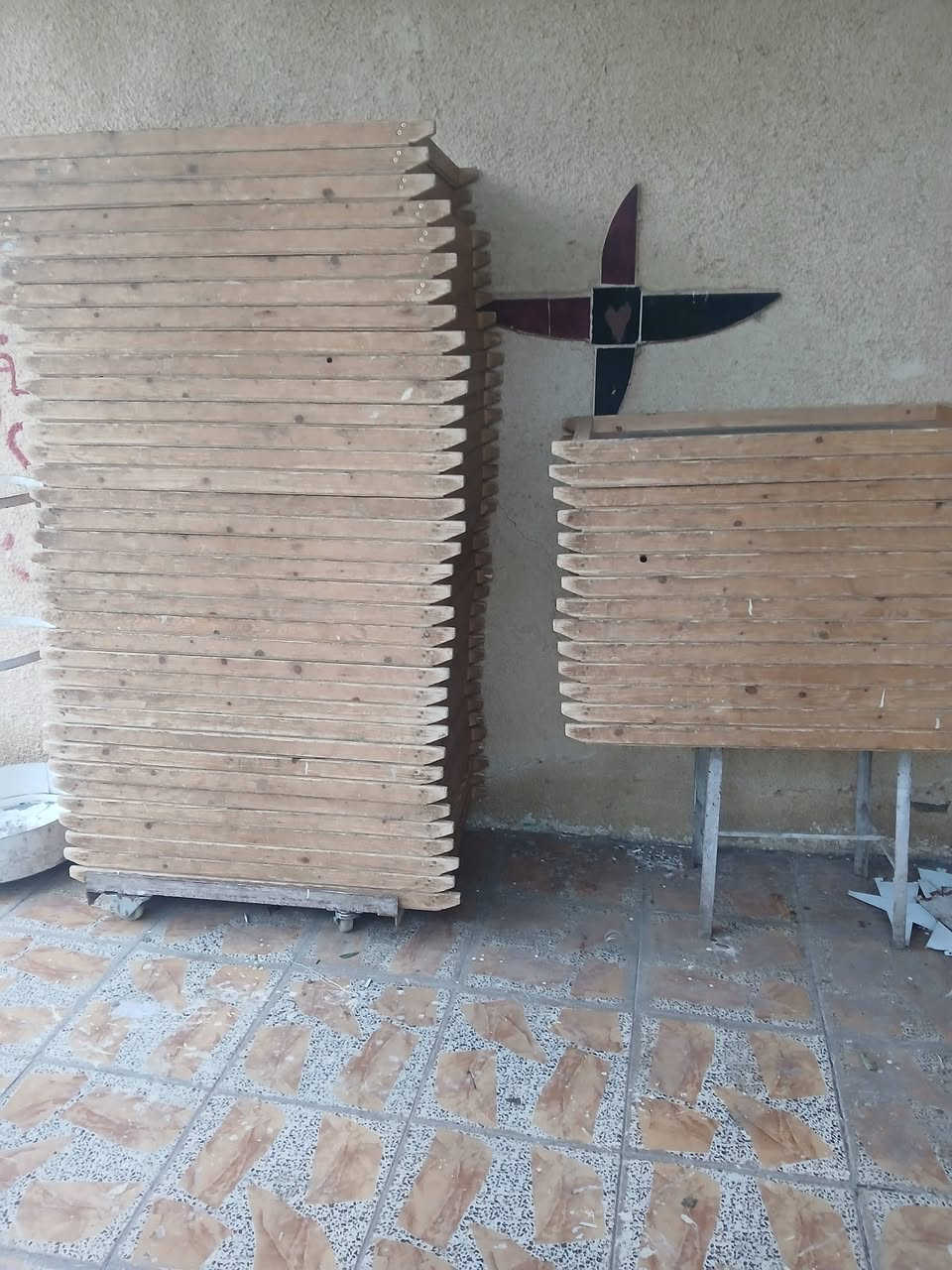 غراض فرن للبيع طابوك تركي درجه اوله مستعمل شهر العدد ٢٤٠ قطعه سله صمون جديده ما مستعمله  طاوليات العدد ٥٠ عربانه صواني مع خماره تفصال باب  كوره عجانه الاذراع نحاس القدره من كيلو لى ٧٥ كيلو سوريه تشتغل تجاهين يمنه ويسره مع ماطور كهربائي مع ماطور دنبر بانزين الاستفسار والاتصال على الارقام التاليه
***********
***********
