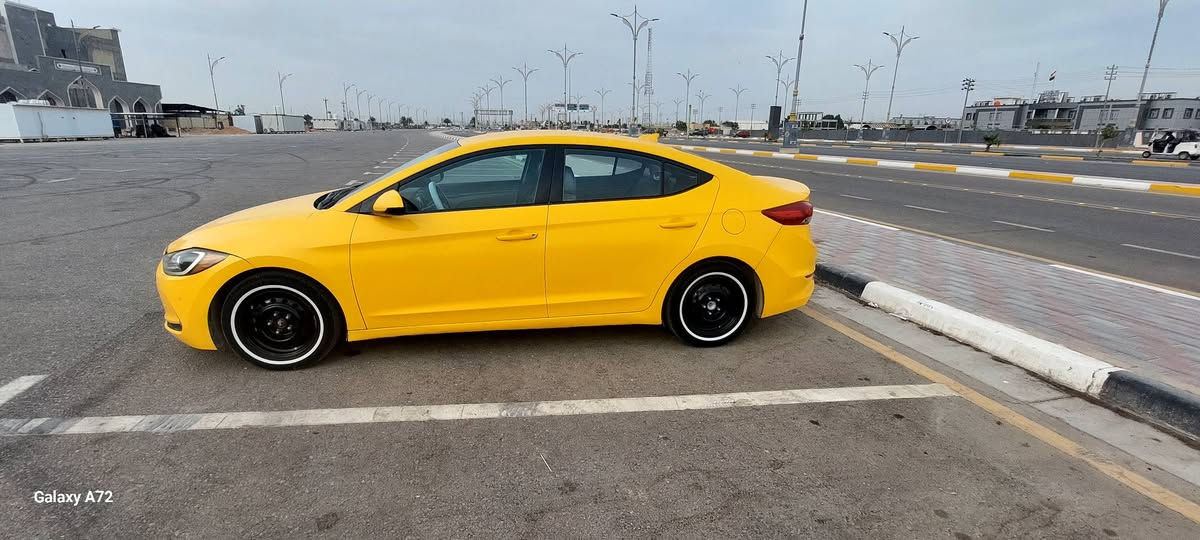 السلام عليكم 
النترا 2017 امريكي حادثها باب خلف السايق وقبق البانزين معمرات نفسهن ليبل واحد السيارة كير مكينه حداديه مكفولات جدد السعر 135وبيها مجال بصيط ***********
