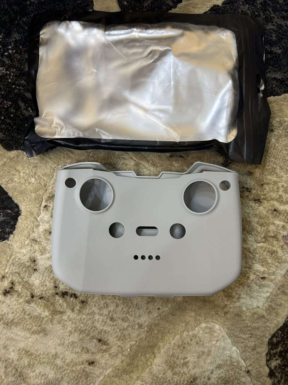 السلام عليكم متوفر جنطة درون  الاسم مكتوب سعرها ٢٠ الف
والكفر سليكوني مالجوستك  DJI  يرهم لهوايه إصدارات سعره ١٠ الاف


**إذا كنت صاحب هذا الإعلان وتريد حذفه لأي سبب، رجاءا أرسل رسالة إلى الدعم الفني**