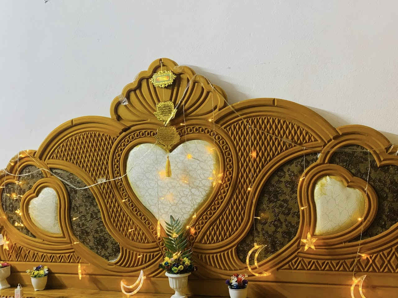 غرفه نوم كامله مكمله خشب اصلي فول ثقيل  مستعمل 5اشهر  سعر مليون وربع بي مجال لشراي رجا المايعرف بل غرف خشب لا يكسر بي وينطي سعر من كيفا تحياتي الكم هاتف ***********
