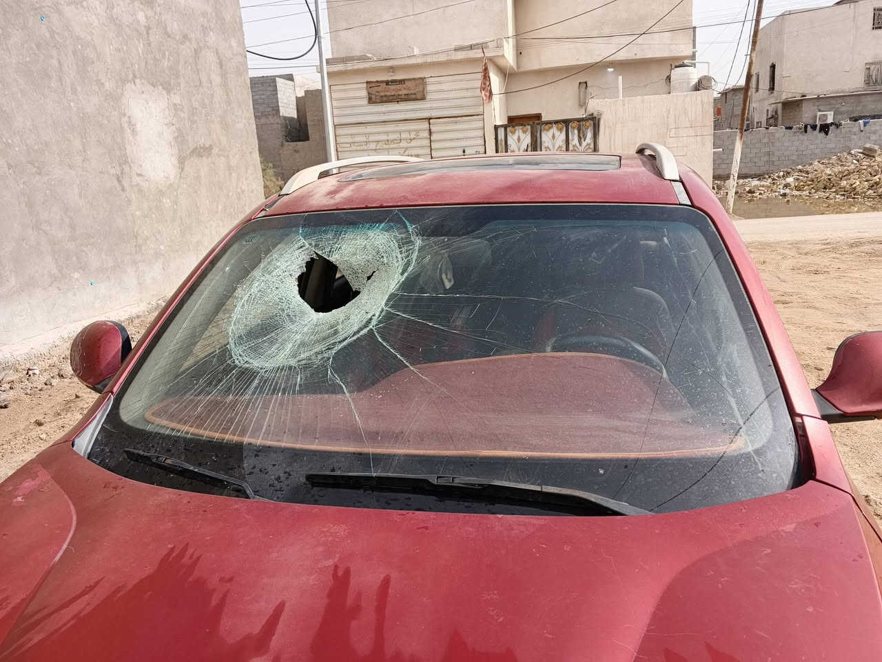 السلام عليكم جمعة مباركة سيارة للبيع باسم بنت من البصرة ؛؛ نوع السيارة:بربليانس نوع شيري موديل 2014 السنوية منتهية 
السعر 40 ورقة وبيها مجال علما ان الجامة الاماميه منكسره ينزل سعرها من البيع ؛؛ عنوان : تنومة شط العرب شارع القصر الكويتي ؛؛ الرقم : ***********3 ابو مصطفى
