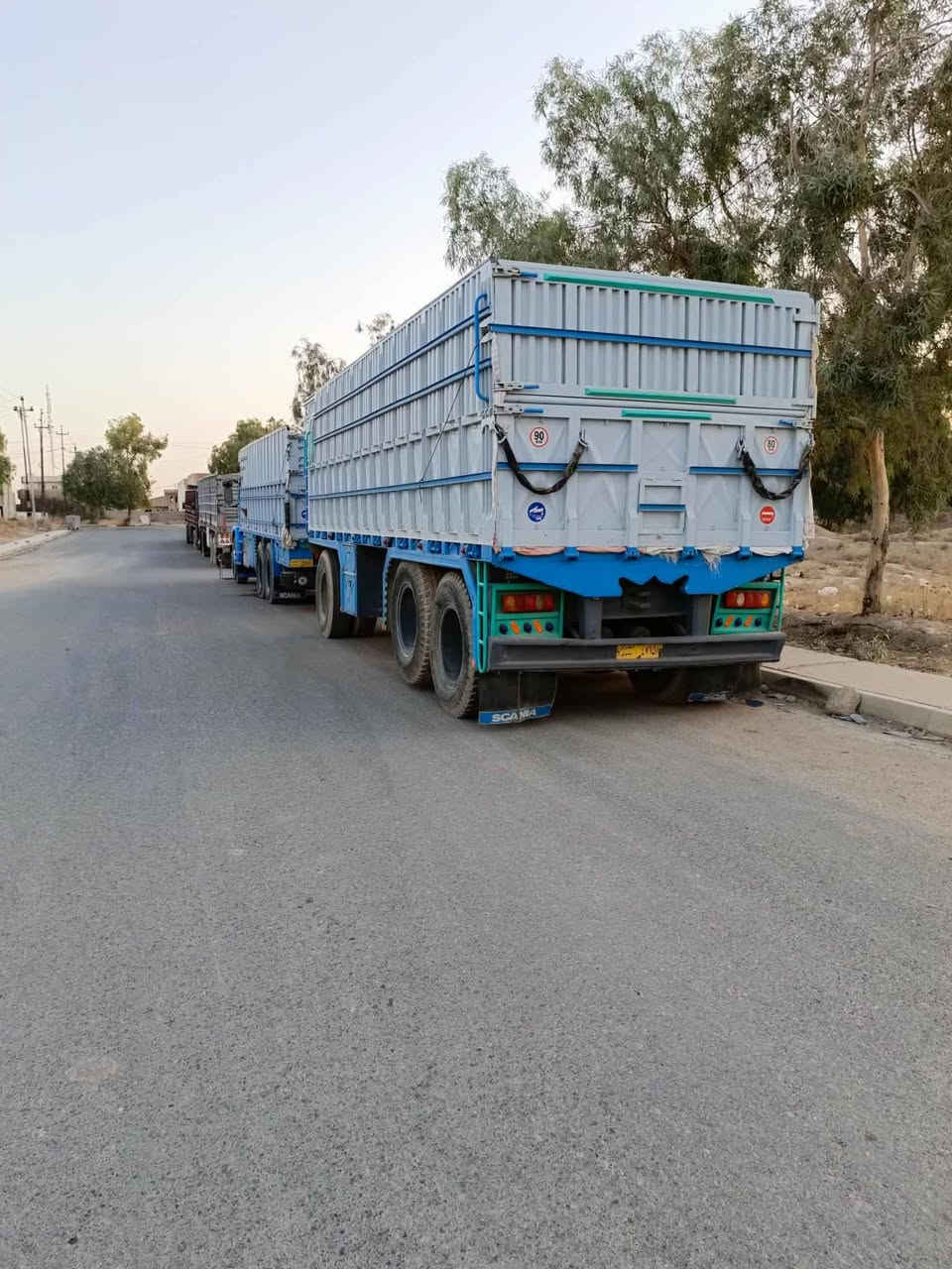 مقطورة لوري للبيع فصال جديد طول 7 ونص ارتفاع 185شاصي شرط دناكير مارسدس للأستفسار ***********.    ***********
