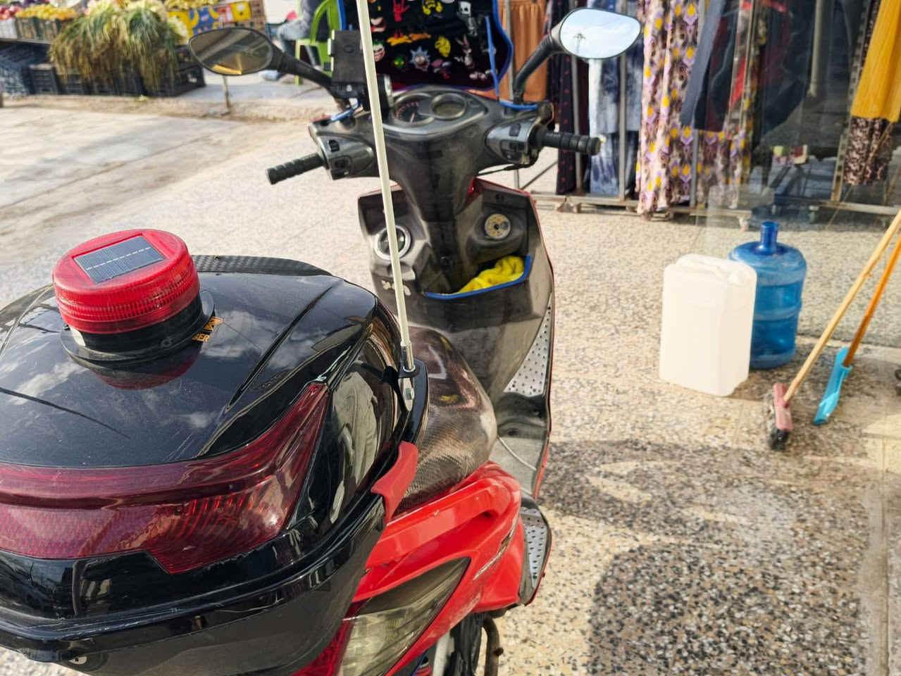 .سلام عليكم
دراجة سكنس فحل 
الدراجه بلاديه 
وبيهه كمرك  مابيه ابد تاخير كهربائيات كامله وشغاله باتري جديد مكاني الدوره ابو دشير  للبيع او مراوس ***********
