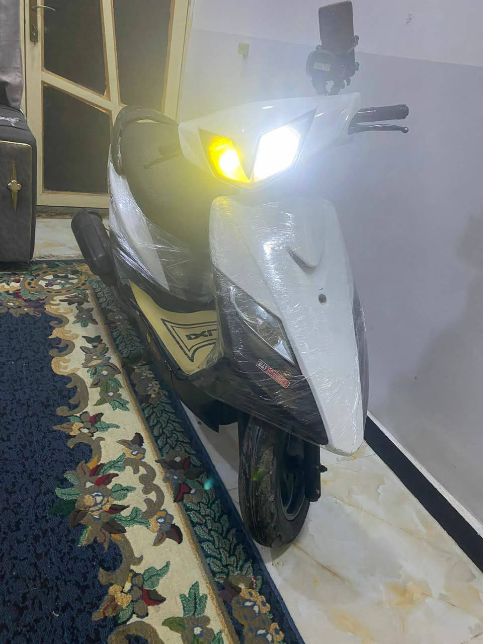 سلام عليكم مرخصت  الأدمن ثعلب نوزل  140 بلادي ما صار شهرين من نزلت من الرمبة برغي مال ملعوب بيهة مكينة خرسة ما تنسمع  تايرات جدد صدر جديد يعني ما تحس بل طسة دهنهة مبدلة جديد مؤتل ابو 20 يمشيك شهر ليكدام أوراق ومنفيس كلة موجود جيب وياك ألف فيتر إذا طلع بيهة عيب أو نقص تأخذ الدراجة وتروح اللة شاهد علية السعر 💸700 وبيهة  مجال  بغداد رقم الهاتف //📱*********** متواجد وتساب ومازنجر ♥️☘️
