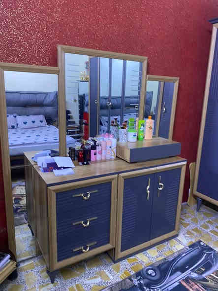 السلام عليكم غرفة نوم للبيع جديدة  90% نظيفة 9 قطع  
السعر مليون وبيها مجال.  مكاني بغداد مدينة الصدر 
للاستفسار ***********
