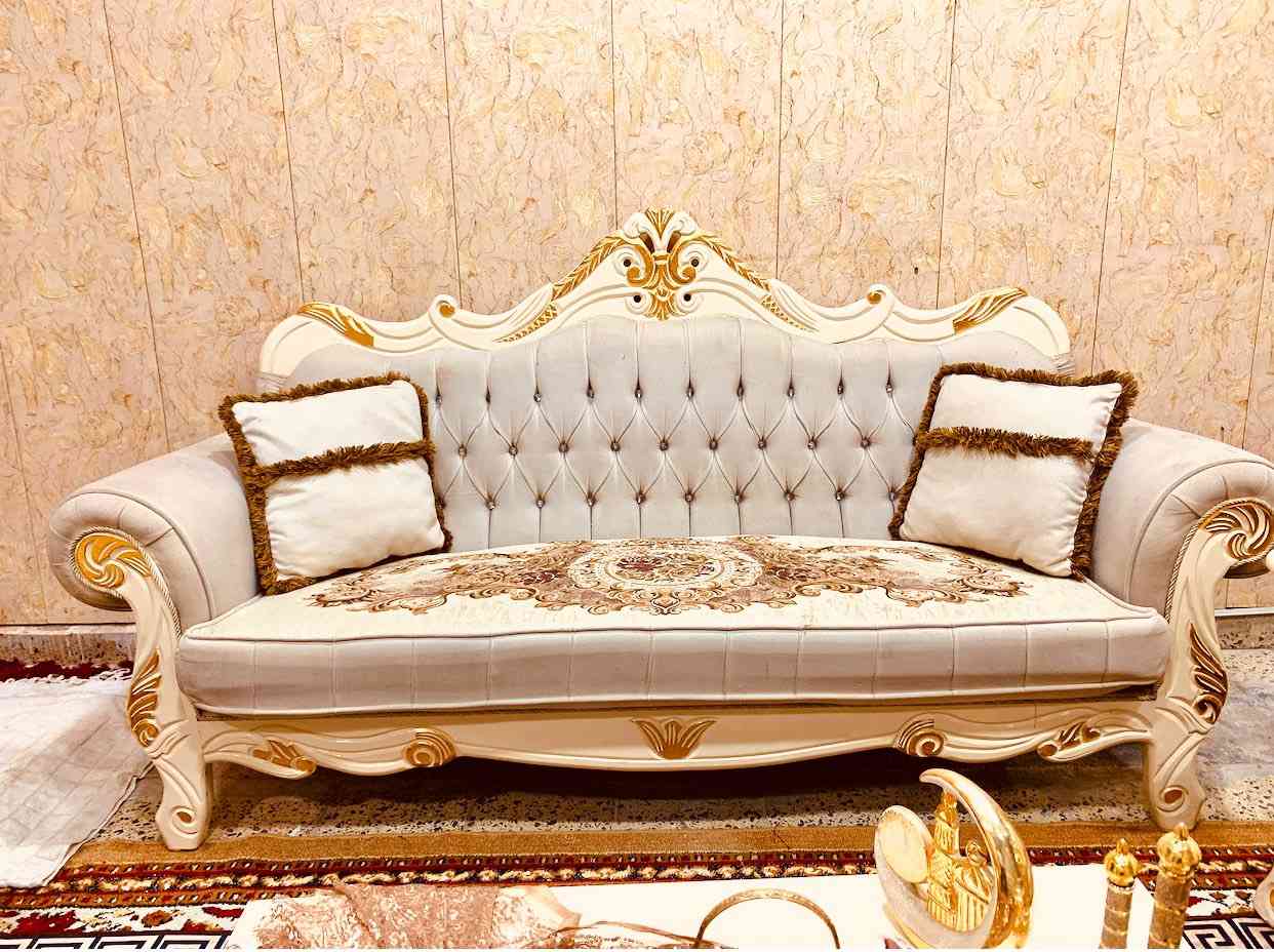 تخم زان تركي ملكي 10مقاعد 
نظافته 100%
خشب جدا ثقيل الاصلي
مكانه الحريه يتوفر توصيل 
***********
