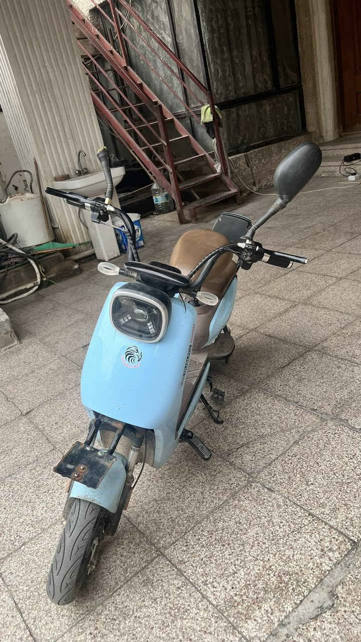 سلام عليكم دراجة شحن للبيع السعر 250 حجم 14 نضيفة كلش اشتريتها قبل ثلاث اشهر نقصها جاملغ خلفي وسلهة بس تتركب موجودة عندي المكان بغداد المنصور التواصل ***********
