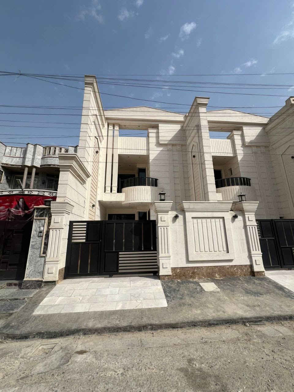 للبيع دار سكن بناء حديث درجة اولى 🏦
المساحة 200م 📏 واجهة 6.66 * نزال 30
📍 زيونة محلة 710
يحتوي على 4 غرف نوم واستقبال وحولي ومطبخ ومنور وخدمات

لمزيد من الاستفسارات الاتصال على الرقم الآتي:
☎️ *********** / شركة الجوهرة 💎
او زيارة موقع الشركة الكائن في:
📍 زيونة - محلة 710 - شارع القاعة الملكية - مقابل جسر الأمانة

🔍الشركة مجازة رسمياً من غرفة تجارة بغداد - إستثمر بأمان 🔎
📝 نستقبل كافة طلباتكم وعروضكم وعلى مدار الساعة ⏱️
"اتصل بالجوهرة والي تريده تبشره"💎
