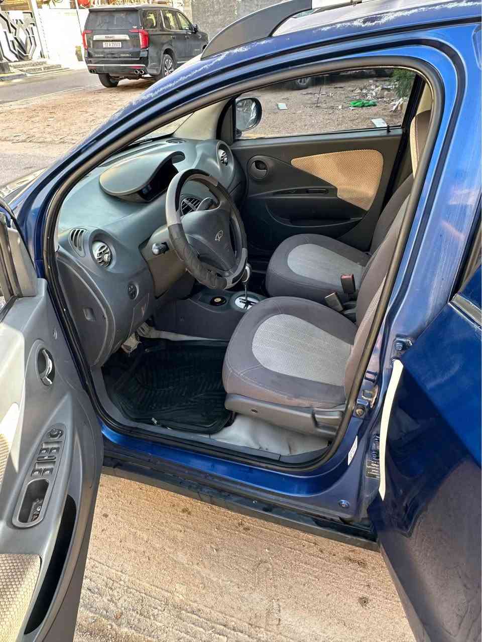 سلام عليكم سياره شيري اكس وان مديل 13 محرك وكير حلوات لاتنقيص ولا تبخير ومحرك بلادي السياره اقصاد ومخلصه وبيها معامله وبراء ذمه وصاعده هزه وراعيها جاهز للتحويل بكل وقت وسياره نضيفه بيها مكانات صبغ ابيع حزام  عنواني بصره ياسين خريبط *********** البصرة, العراق
