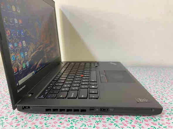 💻 عرض مميز – Lenovo ThinkPad T450 بسعر 175 الف بس 
Core i5 الجيل الخامس | SSD | جهاز عملي وسعر ممتاز!

الميزة | المواصفات

المعالج | Intel Core i5 – الجيل الخامس فئة U (اقتصادي وسريع للمهام اليومية)
الذاكرة (RAM) | 8GB DDR3
التخزين | 256GB SSD
الشاشة | 14 إنش HD
كرت الشاشة | Intel Graphics 4GB
لوحة المفاتيح | عربي + إنجليزي
الحالة | نظيف ومجرب

السعر:

💸 175,000 د.ع

---

الملحقات:

✔️ شاحنة
✔️ حقيبة
✔️ ماوس

الضمان:

✔️ فحص عند الاستلام
✔️ استبدال 10 أيام

للتواصل واتساب:

📞 ***********

---

🎯 مناسب لـ:
الطلاب – الموظفين – الأعمال المكتبية – المحاضرين – التصاميم الخفيفة – البرمجة الأساسية.

💪 ثبات وأداء ممتاز بفضل سلسلة ThinkPad المعروفة بالقوة والتحمل.

---

📦 كل جهاز يفحص فحص كامل قبل التسليم – تاخذ جهاز نظيف ومرتب بدون مشاكل ❤️
