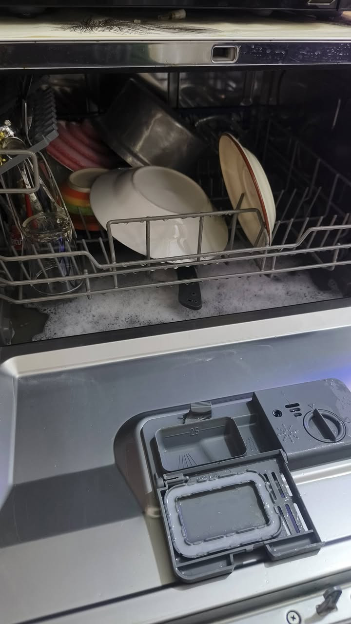 غساله أواني ميديا بحاله جيده طابق واحد  حجم وسط مع ثلاجه حجم ١٠قدم بس لاستيكه الباب جوه شويه تعبانه اثنينهن اريدهن ١٥٠ ألف مكان بغداد


**إذا كنت صاحب هذا الإعلان وتريد حذفه لأي سبب، رجاءا أرسل رسالة إلى الدعم الفني**