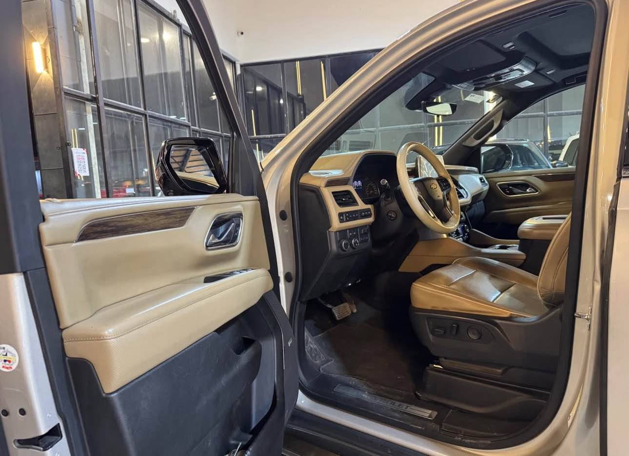 🚨 للبيع:  بريمير Chevrolet Tahoe 2021 🚨
وارد خليجي – وكالة المنصور

Premier (فل مواصفات)
107,000 كم
رقم بغداد دولي – مشروع وطني (تحويل بالبصرة)

⸻

المواصفات:

محرك 5.3L V8 (355hp) + كير 10 سرعات
دفع خلفي + Magnetic Ride Control
شاشة 10.2 + ملاحة + Head-Up Display
كاميرات 360 + حساسات + نقطة عمياء
نظام مسار + تنبيه اصطدام + رادارات

جلد فاخر + تبريد وتدفئة
ذاكرة + تحكم كهربائي كامل
نظام صوت BOSE + شحن لاسلكي
Apple CarPlay + Android Auto
3 صفوف + مساحة كبيرة

دوسات كهربائية
بصمة تشغيل وفتح
باب خلفي كهربائي
إضاءة LED + مرايا طي

⸻

أنظمة الأمان:

وسائد هوائية
نظام ثبات إلكتروني
مراقبة ضغط الإطارات
مساعد نزول المرتفعات
تنبيه حركة خلفية

⸻

5 وضعيات قيادة:

Normal | Sport | Wet | Off-Road | Tow/Haul

⸻

مميزات إضافية:
سيارة عائلية فخمة وقوية
مناسبة سفر وخطوط ومدينة

تقرير ضرر سابق بالصور + فحص كامل (الضربة دراجة بالبصرة)

السعر: 440 ورقة قابل للتفاوض البصرة, العراق


**إذا كنت صاحب هذا الإعلان وتريد حذفه لأي سبب، رجاءا أرسل رسالة إلى الدعم الفني**