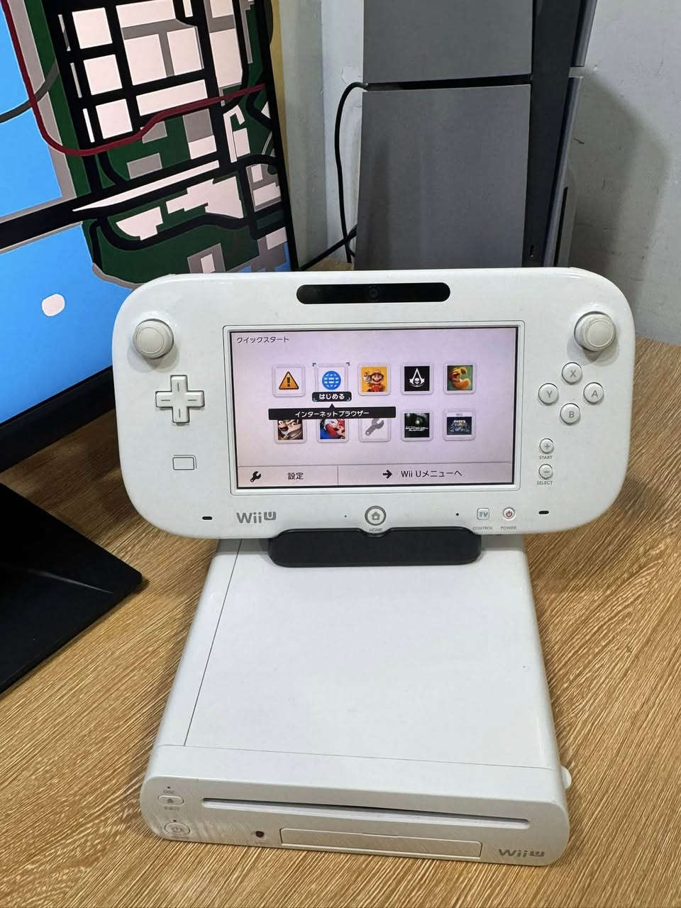 سلام عليكم متوفر Nintendo wii u 
                   (تفاصيل )
جهاز ريجن ياباني 
نضافه 95% 
مهكر يحتوي على تطبيق داخله جميع الالعاب 
‏game pad حاله ممتازه 
ذاكرة الجهاز الداخلية 32gb
مع ذواكر خارجية بسعه 320gb (هارد خارجي 256-فلاش 32-ميموري كارت + أدابتور SD32)
ساتند وشاحن اصلي لل game pad
الكهرباء  110 فولت  
محوله من110الى 220v 
ملحقات wii 
‏Nunchuk2 
‏Wiimote2
‏Wii Wheel(ستيرن)
مسدس 
سنسر 
السعر :160مع التوصيل قفل  رجاءً بدون عمله


**إذا كنت صاحب هذا الإعلان وتريد حذفه لأي سبب، رجاءا أرسل رسالة إلى الدعم الفني**
