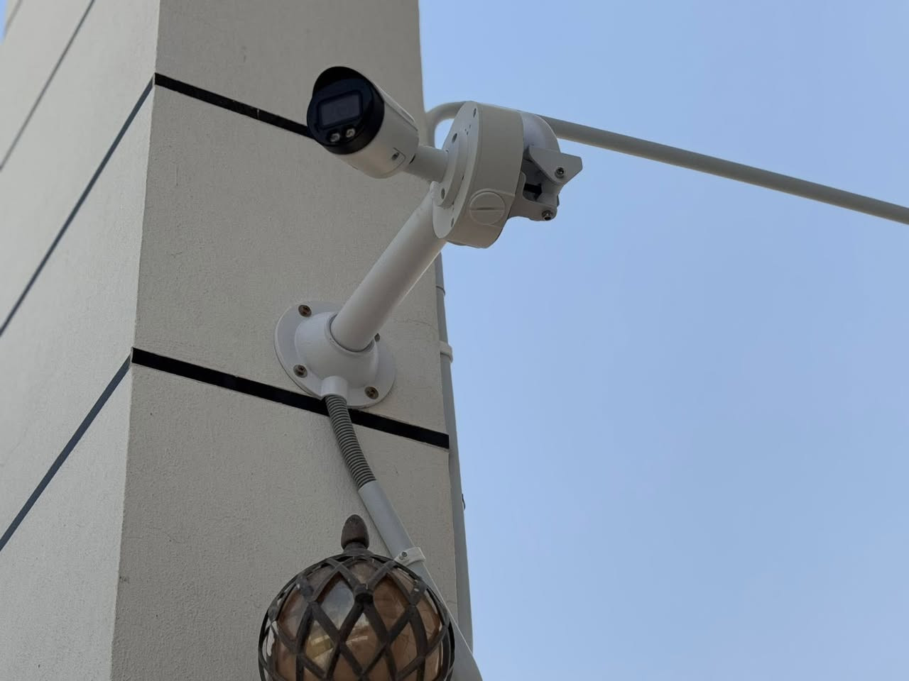 🔥عرض خاص لتنصيب كاميرات المراقبة 🔥

تنصيب وصيانة جميع أنواع كاميرات المراقبة للمنازل والمحلات والشركات بأفضل الأسعار.

💰 أسعار التنصيب:
📹 الكاميرا الواحدة:12ألف دينار
📹 إذا أكثر من كاميرا: 10ألف للكاميرا
وسعر تأسيس الكاميرات ( التمديد  الكامل مع الأسلاك والتجهيز )
10 _15ألف لكل الكاميرات 
وحسب الموقع وطبيعة العمل

خدماتنا:
✔ شد الكيبلات وتأسيس كامل
✔ ربط الكاميرات على الموبايل
✔ صيانة وتصليح الكاميرات
✔ شغل مرتب وضمان على العمل

نخدم:
🏠 المنازل
🏪 المحلات
🏢 الشركات
🏫 المدارس والمؤسسات
الموقع: الانبار _الرمادي
📞 للحجز والاستفسار راسلنا خاص أو اتصل على الرقم
***********
