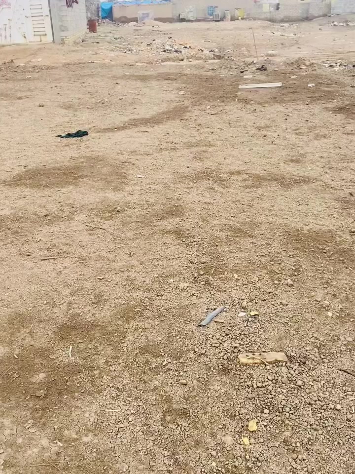 عرصه للبيع مساحه ٣٠٠ الاستفسار ***********
