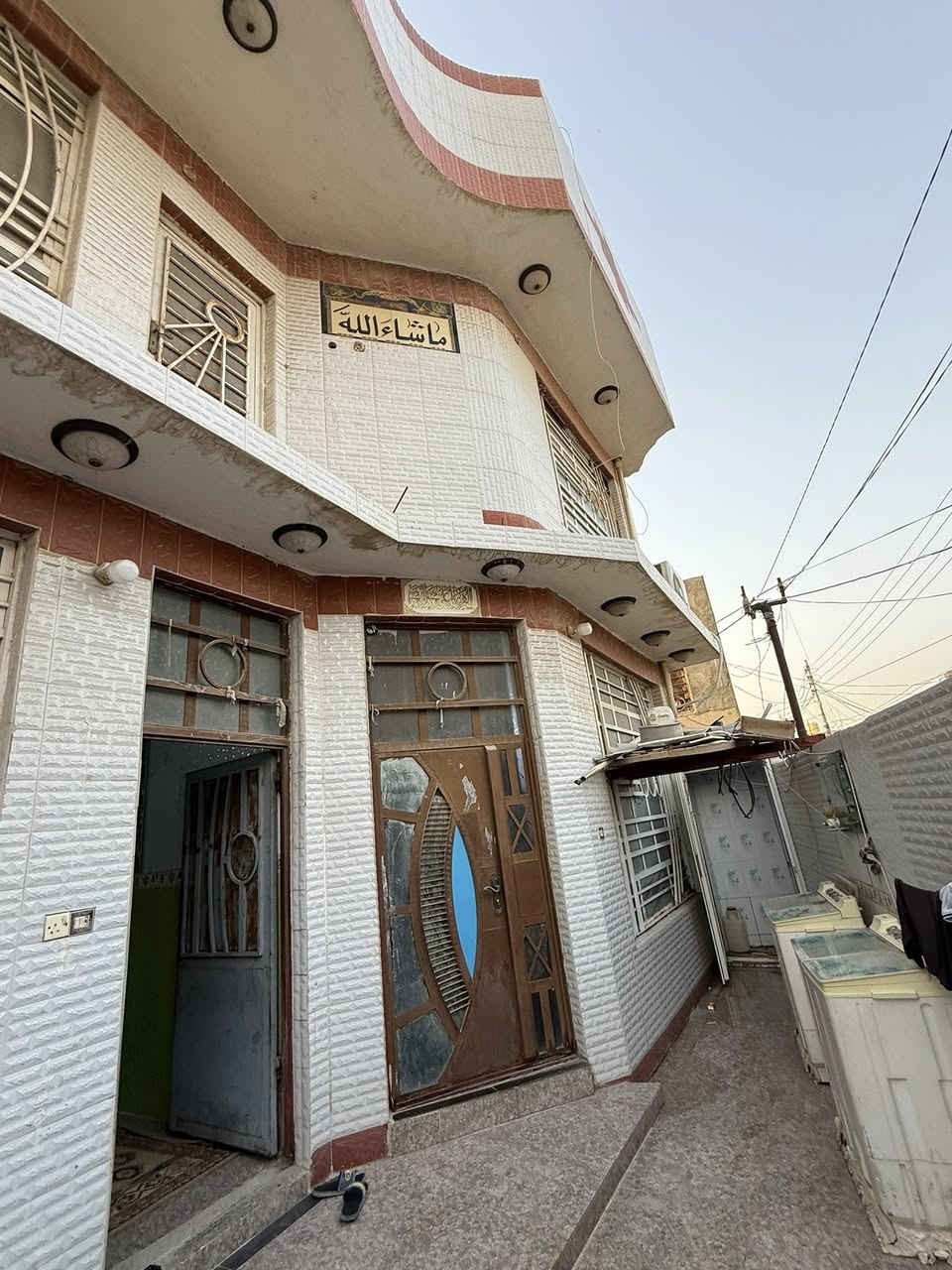 بيت للبيع كربلاء الحر حي النور المنطقه تكون مقرنص المساحه ١٢٠ متر طابقين يحتوي على ٤ غرف بناء طابوك درجه أولى سند ٢٥ للاستفسار ***********
